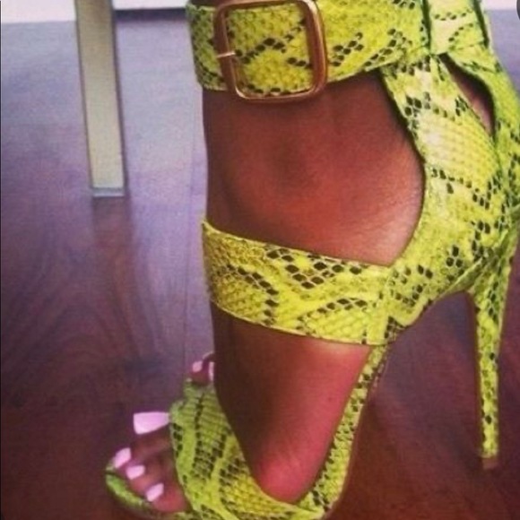 Pre Loved: GREEN STEVE MADDEN SNAKESKIN SANDALS 8.5 - Picture 11 of 13